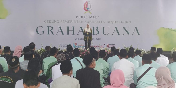 Saat Resmikan Gedung Graha Buana, Bupati Bojonegoro Minta Pemkab Tingkatkan Pelayanan