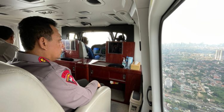 Naik Heli, Kapolri Pantau Langsung Arus Mudik di Jalan Tol dan Arteri