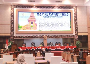Bupati Ikfina Sampaikan Langsung Jawaban Terkait 3 Raperda di Rapat Paripurna DPRD Kabupaten Mojokerto