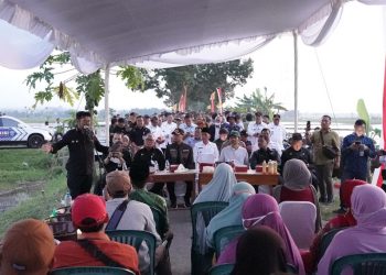 Sehari Jelang Kedatangan Presiden Jokowi, Mentan RI dan Mas Lindra Dialog Dengan Petani