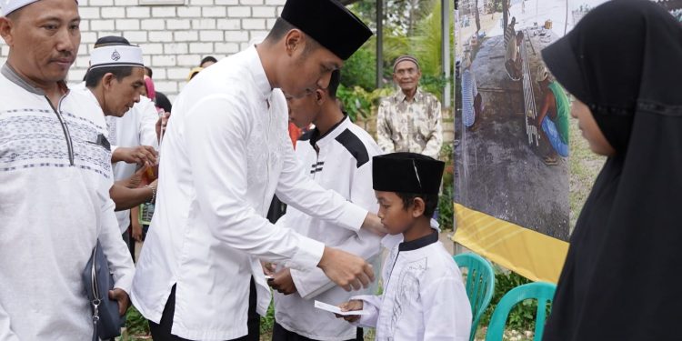 Mas Lindra Apresiasi Pemdes Beji Berikan Santunan Yatim dan Dhuafa