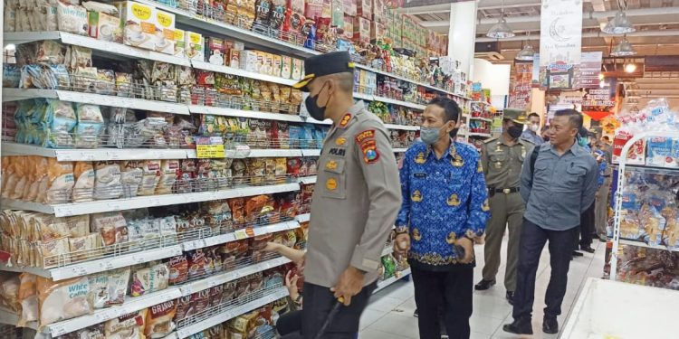 Pastikan Aman Jelang Lebaran, Diskopumdag Tuban Cek Harga Kebutuhan Pokok di Pasar