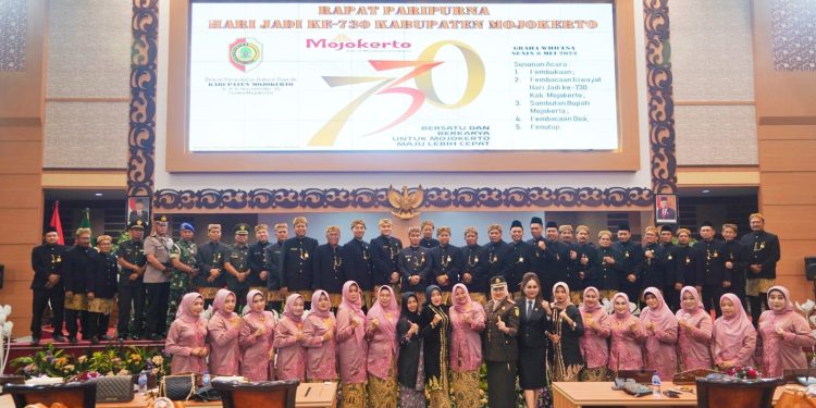 Momentum Hari Jadi Kabupaten Mojokerto Ke – 730 Bupati Ikfina Hadiri Rapat Paripurna Bersama DPRD