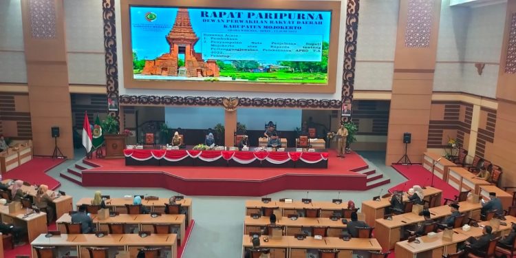 Bupati Ikfina Sampaikan Nota Penjelasan APBD TA 2022