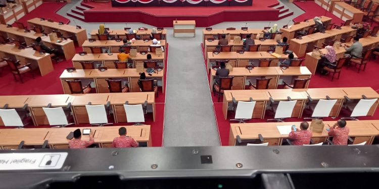 Bupati Ikfina Hadiri Rapat Paripurna DPRD Kabupaten Mojokerto Terkait LPJ APBD TA 2022