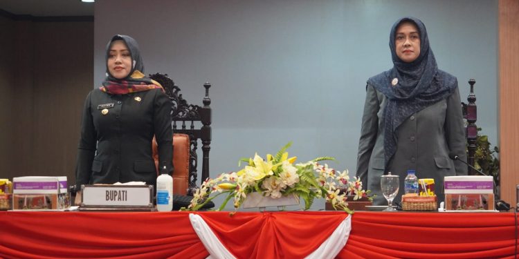 Sampaikan Pandum, Ini Jawaban Bupati Ikfina Pada Rapat Paripurna DPRD Kabupaten Mojokerto