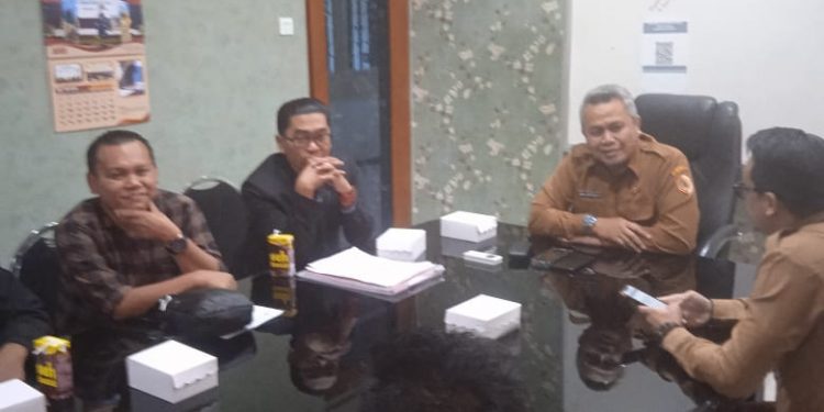Para PKL Modongan Berharap Pemkab Mojokerto Tidak Membongkar Kios Mereka