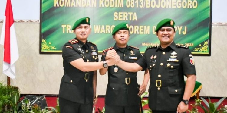Pergantian Tongkat Komando Komandan Distrik Militer 0813 Bojonegoro