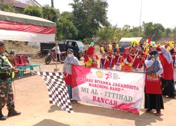 Demi Kelancaran Acara, TNI-Polri Bancar Tuban Amankan Karnaval Umum