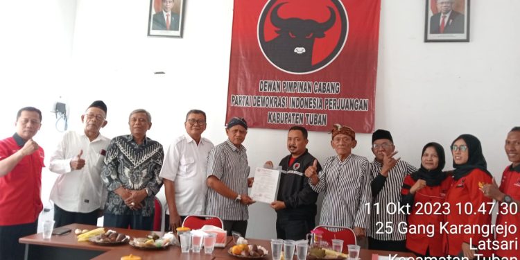 Relawan Projo Ganjar  Datangi Kantor DPC PDIP Kabupaten Tuban Serahkan Dukungan Untuk Pemenangan Ganjar Pranowo