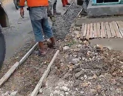 Diduga sarat manipulasi. Tidak Sesuai Spesifikasi, Proyek Pekerjaan Berkala Jalan Brangkal Sembung