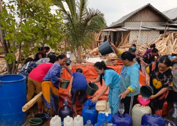 Ony Setiawan dan Relawan Ganjar Tuban Bantu Air Bersih untuk Warga di Kerek dan Soko