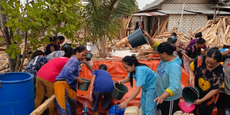 Ony Setiawan dan Relawan Ganjar Tuban Bantu Air Bersih untuk Warga di Kerek dan Soko