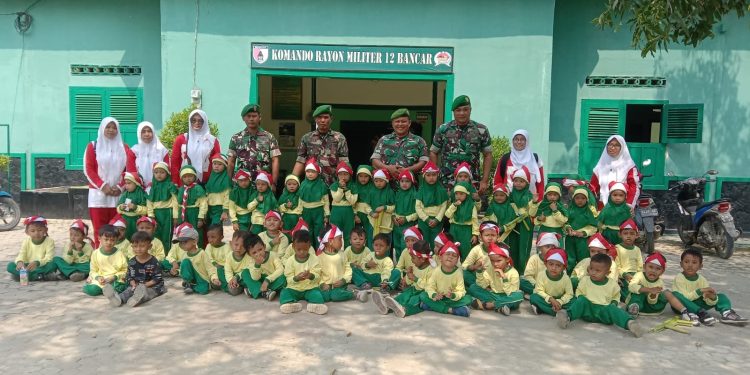 Peduli Pahlawan Bangsa,TK Aisyiyah Bustanul Athfal I Bancar Tuban Geruduk Makoramil Jadikan Kelas Inspiratif 