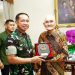 Panglima TNI Kunjungi Jenderal TNI (Purn) Try Sutrisno