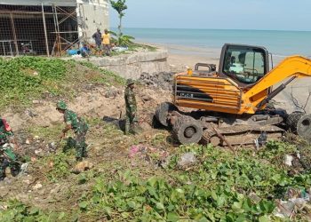 Peduli Terhadap Warganya, Koramil 0811/12 Bancar Tuban Datangkan Alat Berat Guna Normalisasi Kali