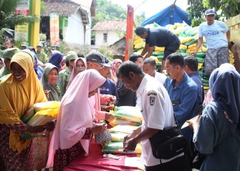 Gerakan Pangan Murah Desa Dahor Diserbu Warga