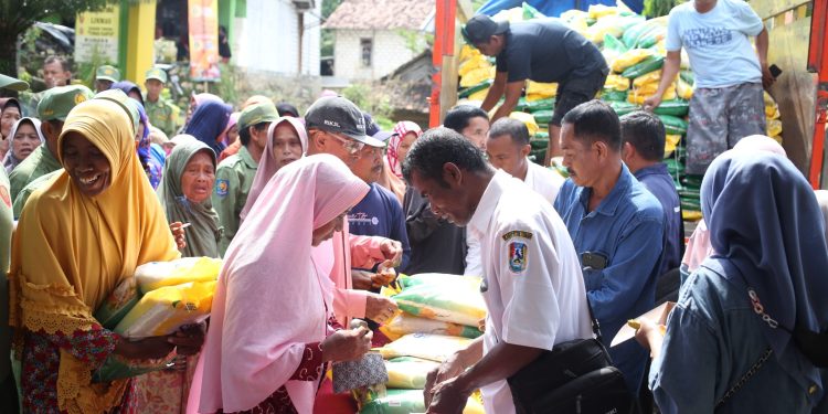Gerakan Pangan Murah Desa Dahor Diserbu Warga