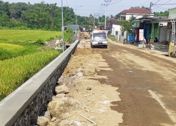 Pelebaran Jalan Sekargadung-Kesemen Kecamatan Pungging Sudah Berjalan