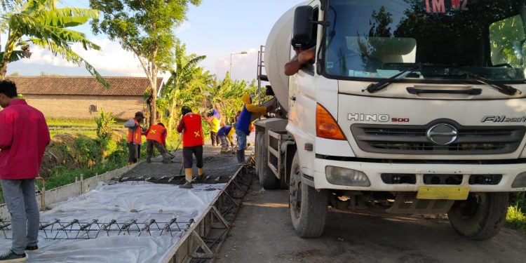 Pelebaran Jalan dan Pengecoran di Wilayah Ngembeh –  Mojokarang Mulai Dikerjakan