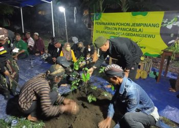 Kegiatan masyarakat adat dan penanaman pohon pancasila kelurahan Gedangsewu