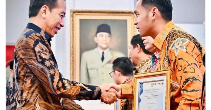 Pemkab Tuban Terima Penghargaan Pemerintah Daerah dengan Penerapan SPBE Terbaik pada Kategori Peningkatan Indeks SPBE Signifikan