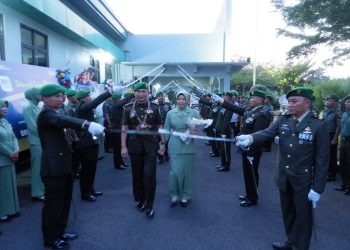 Lepas Sambut Dandim 0811 Tuban Diiringi Tradisi Pedang Pora