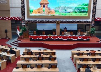 Rapat Paripurna DPRD Kabupaten Mojokerto Tentang Laporan Bupati Dalam Nota Penjelasan  Terhadap 3 Raperda