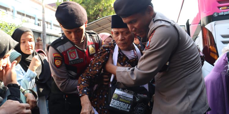 Polres Mojokerto Kota Beri Pelayanan Prima Kepada Calon Jamaah Haji Kota Mojokerto