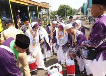 3 Unit Bus Si Mas Ganteng Ikut Antar CJH Tuban