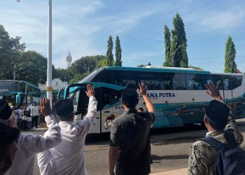 Lepas Keberangkatan Haji Mas Lindra Didampingi Kepala Kemenag Tuban