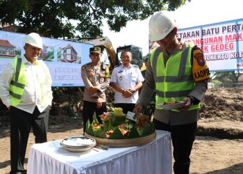Saat Peletakan Batu Pertama, Pembangunan Mako Polsek Gedeg, Ini Harapan Kapolres