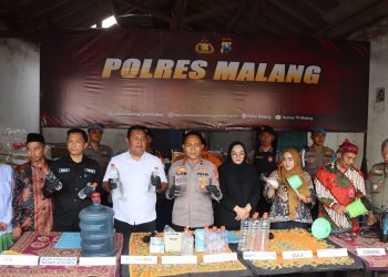 Polisi Bongkar Pabrik Miras Rumahan di Malang, Sekali Produksi Bisa Capai 250 liter Arak