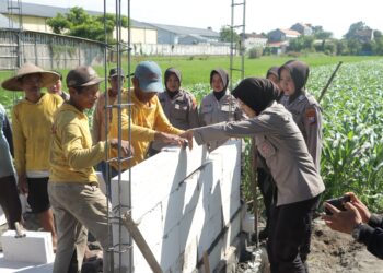 Polres Mojokerto Bangun 2 Sumur Bor Topang Irigasi Lahan Pertanian di Musim Kemarau