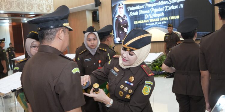 Kajati Jatim, Mia Amiati Sertijab Beberapa KajariKajati Jatim, Mia Amiati Sertijab Beberapa Kajari