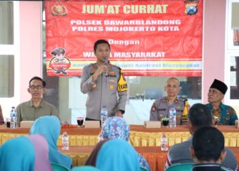 Jumat Curhat di Simongagrok, Kapolres Mojokerto Kota Jawab Keluhan Warga Desa