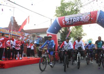 Memperingati HUT ke -78 Bhayangkara, Polres Mojokerto Kota Bersama Korem 082, menggelar Sepeda Santai