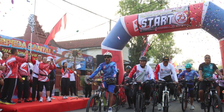 Memperingati HUT ke -78 Bhayangkara, Polres Mojokerto Kota Bersama Korem 082, menggelar Sepeda Santai