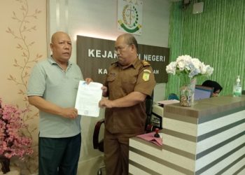 H. Umar Wirohadi Resmi Laporkan Dugaan Penyelewengan Dana BOS Ke Kejari Pasuruan