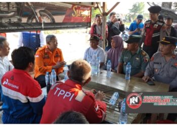 Pipa TBBM PT. Pertamina Tuban Bocor Ratusan Warga Berhamburan