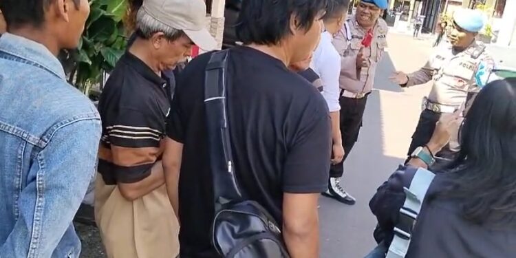 Diduga halangi tugas wartawan, 2 oknum Anggota Propam Polres Mojokerto bakal dilaporkan ke Kapolri oleh Hadi Purwanto