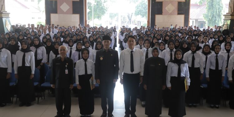 953 SK Diserahkan Oleh Mas Lindra Kepada PPPK Pemkab Tuban