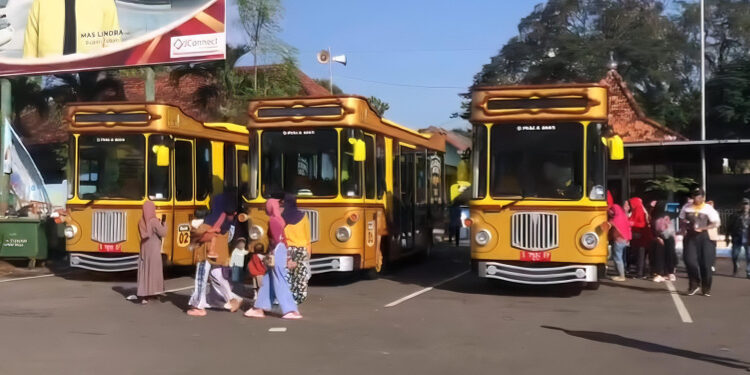 Pelajar dan Masyarakat Umum Dimanjakan Si Mas Ganteng Secara Gratis Saat Liburan Sekolah
