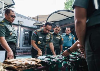 Panglima TNI Meninjau Gelar Bekal Perlengkapan Satgas Operasi Pemeliharaan Perdamaian Dunia