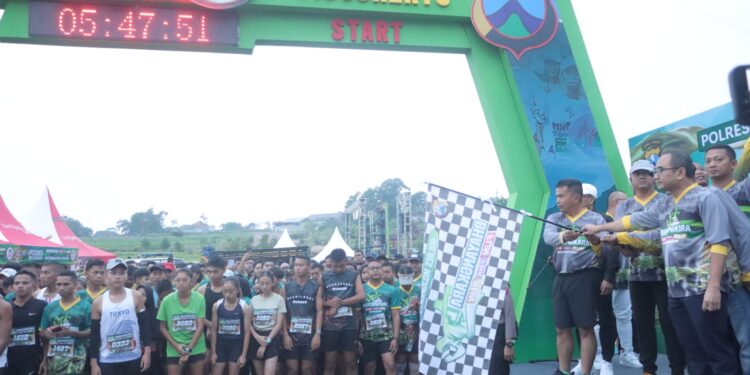 Ribuan Peserta Bhayangkara Fun Run 7.8 Km Polres Mojokerto Dongkrak Pariwisata Trawas