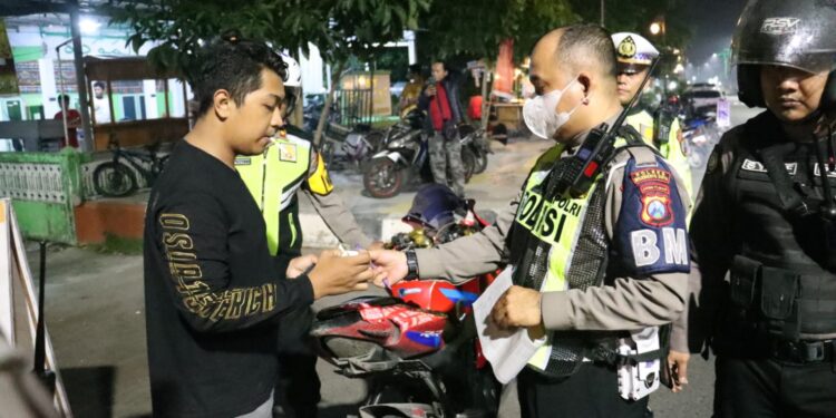 Patroli Skala Besar TNI – Polri Jaga Sitkamtibmas di Kota Mojokerto