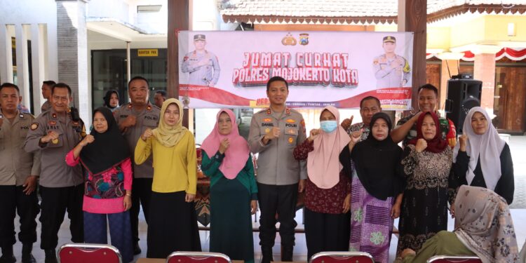 Kapolres Mojokerto Kota Atasi Keluhan Warga dengan Jumat Curhat