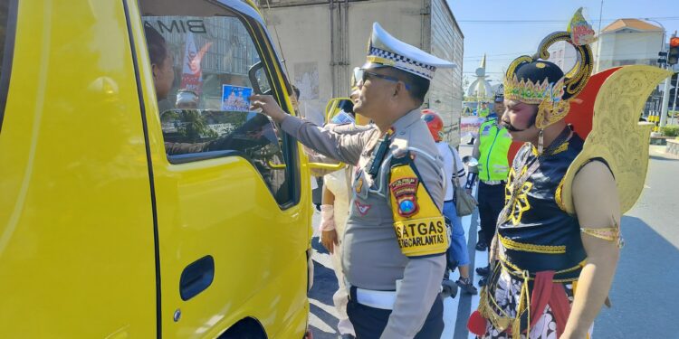 Satlantas Polres Ngawi Gunakan Cara Unik Dalam Operasi Patuh Semeru 2024