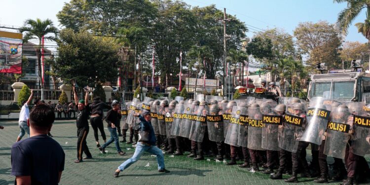 Polres Malang Gelar Simulasi Sispamkota Pengamanan Pilkada 2024