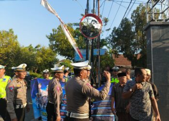 Operasi Patuh Semeru 2024, Polantas Ngawi Pasang Convex Mirror